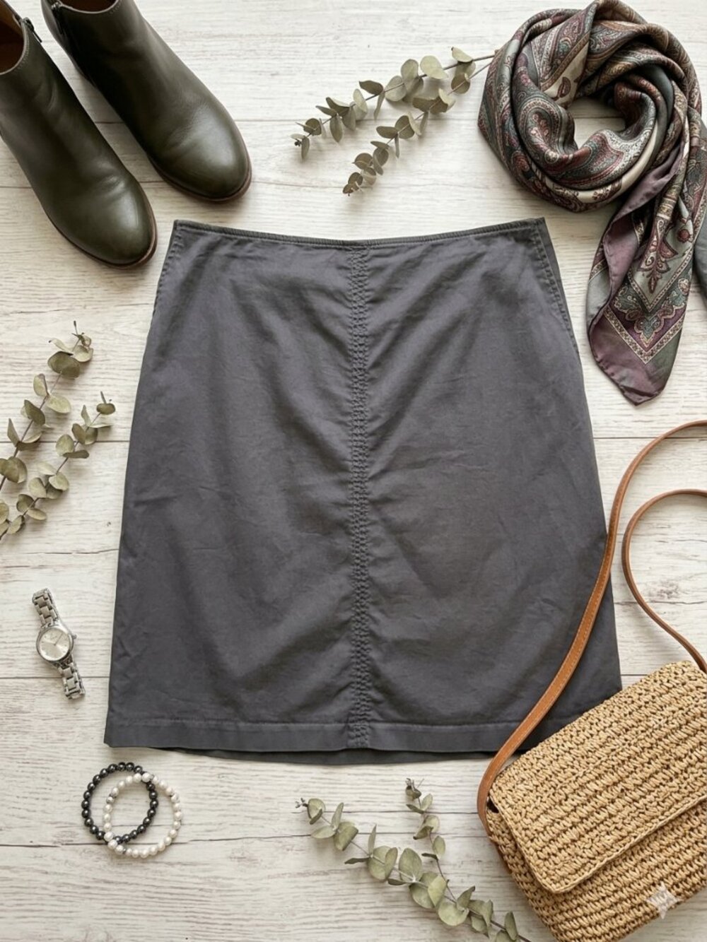 New York & Co | Gray Knee-Length Casual Stretch Skirt with Zip Back | Size 10